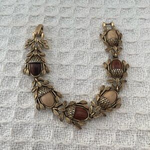 Vintage Unmarked Faux Wood Look Acorn Goldtone Bracelet 7” Coro??